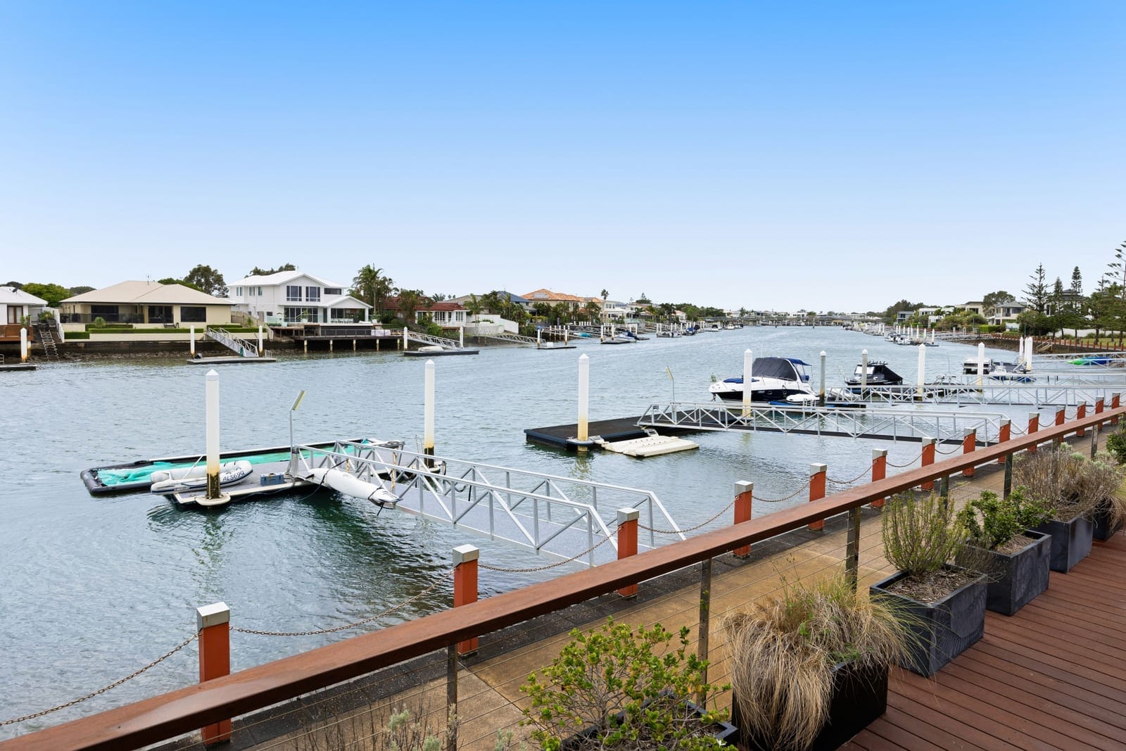 18m River Frontage: North East Waterfront Entertainer!