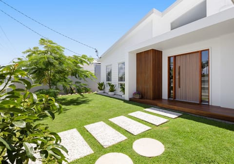 Contemporary retreat in desirable beachside locale!