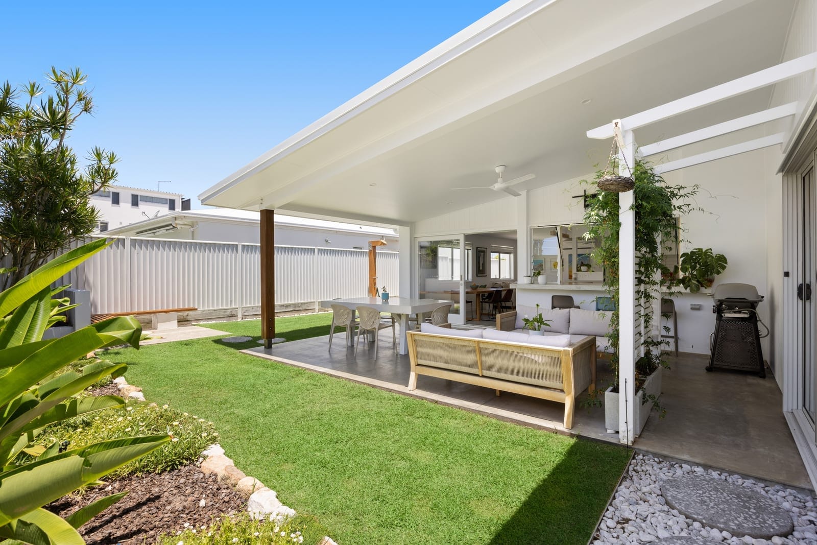Contemporary retreat in desirable beachside locale!