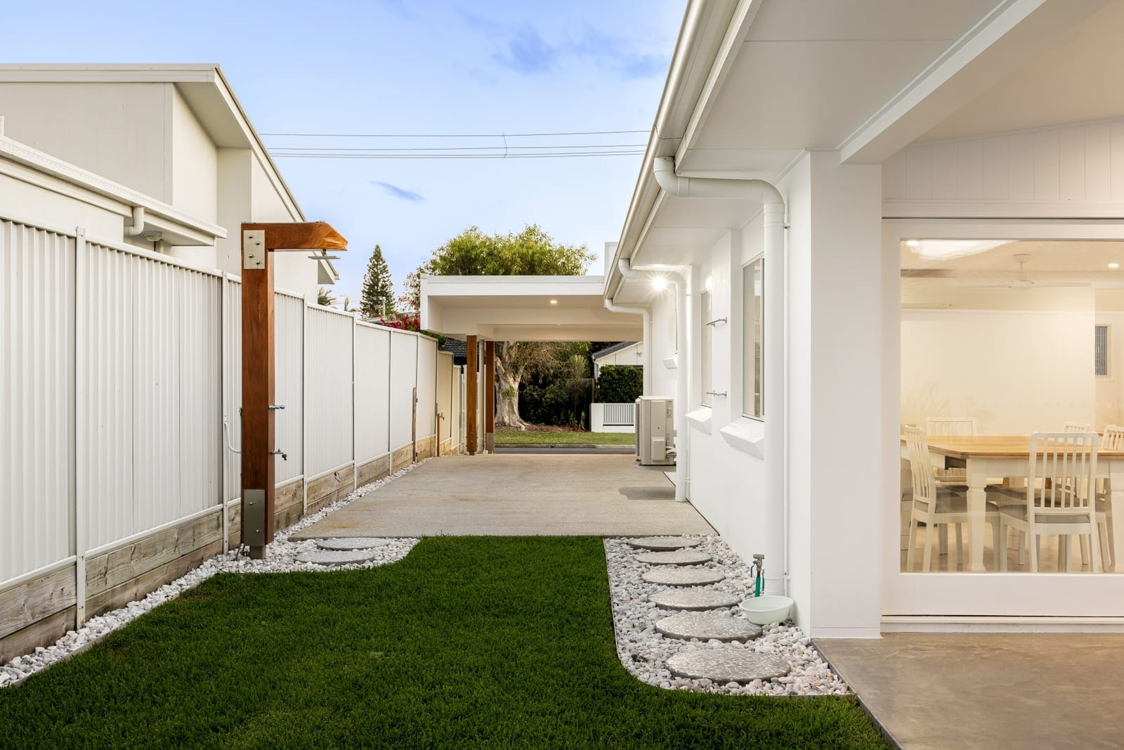 Contemporary retreat in desirable beachside locale!