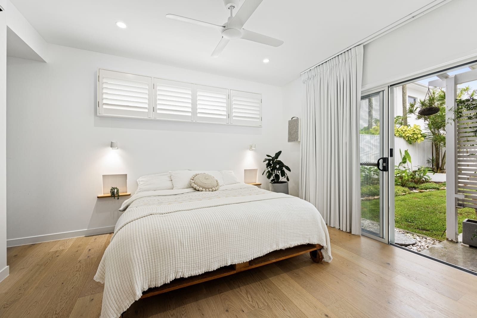 Contemporary retreat in desirable beachside locale!