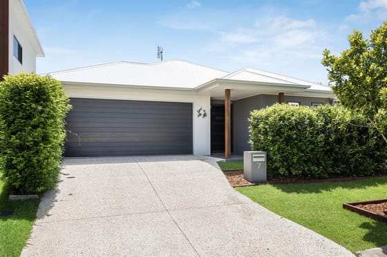 Stylish Family Home + SPA + Solar - Just Minutes from the Sand and Surf!