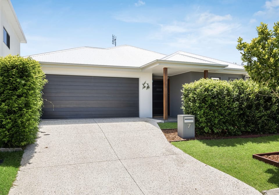 Stylish Family Home + SPA + Solar - Just Minutes from the Sand and Surf!