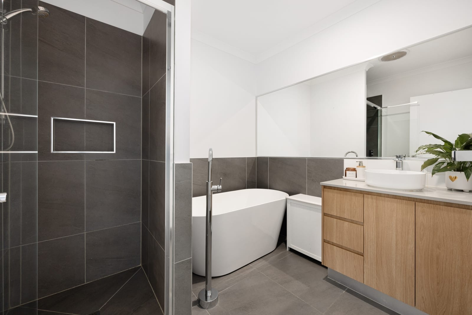 Stylish Family Home + SPA + Solar - Just Minutes from the Sand and Surf!