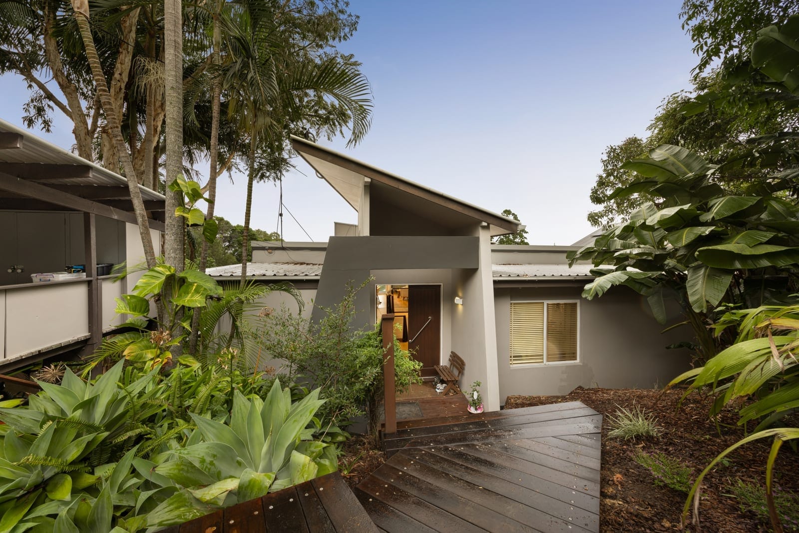 Sold by Ollie Lehmann & Angelina Sweeney