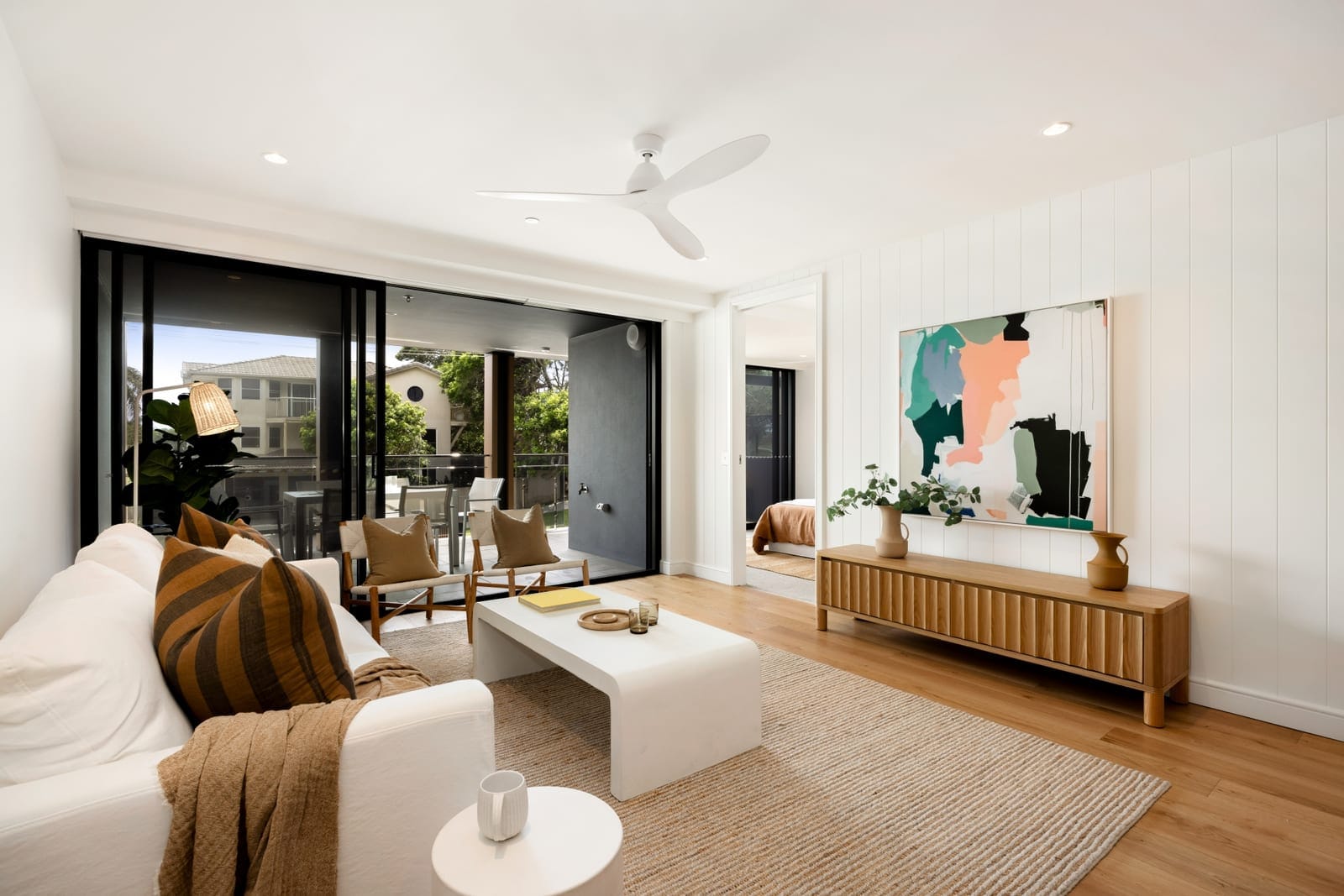 Absolute Beachfront, Stunning New Luxury Apartment