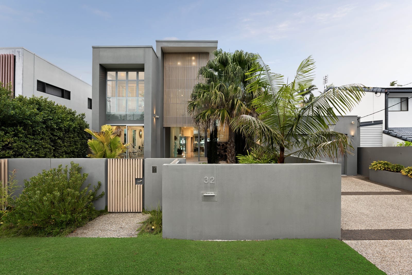 Minyama Magnificence: Light, Height, Luxury