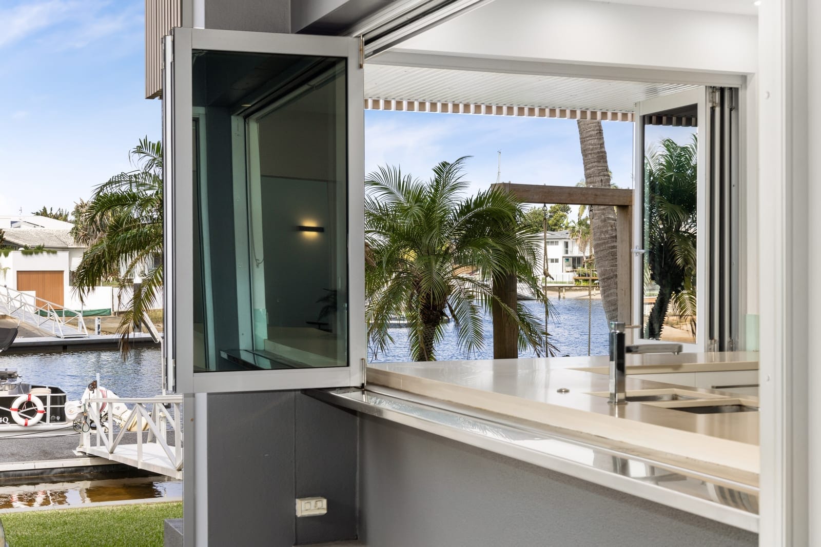 Minyama Magnificence: Light, Height, Luxury