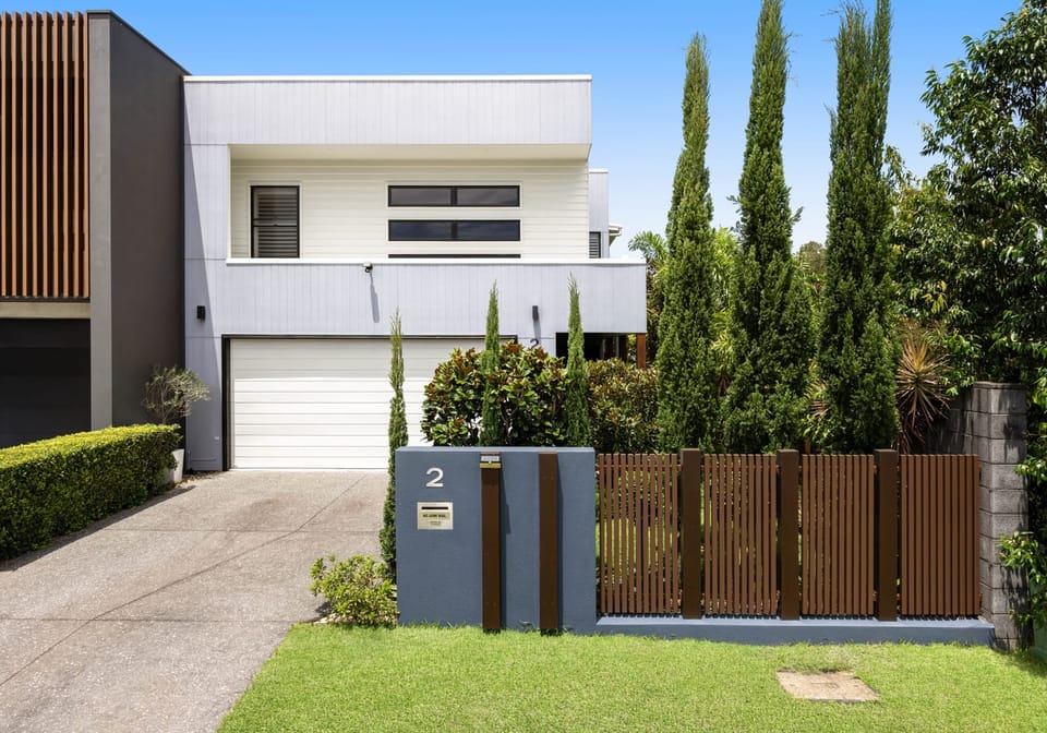Sold by Angelina Sweeney & Ollie Lehmann