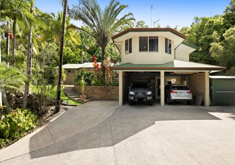 Private Tropical Retreat with Dual Living on 2,344m²