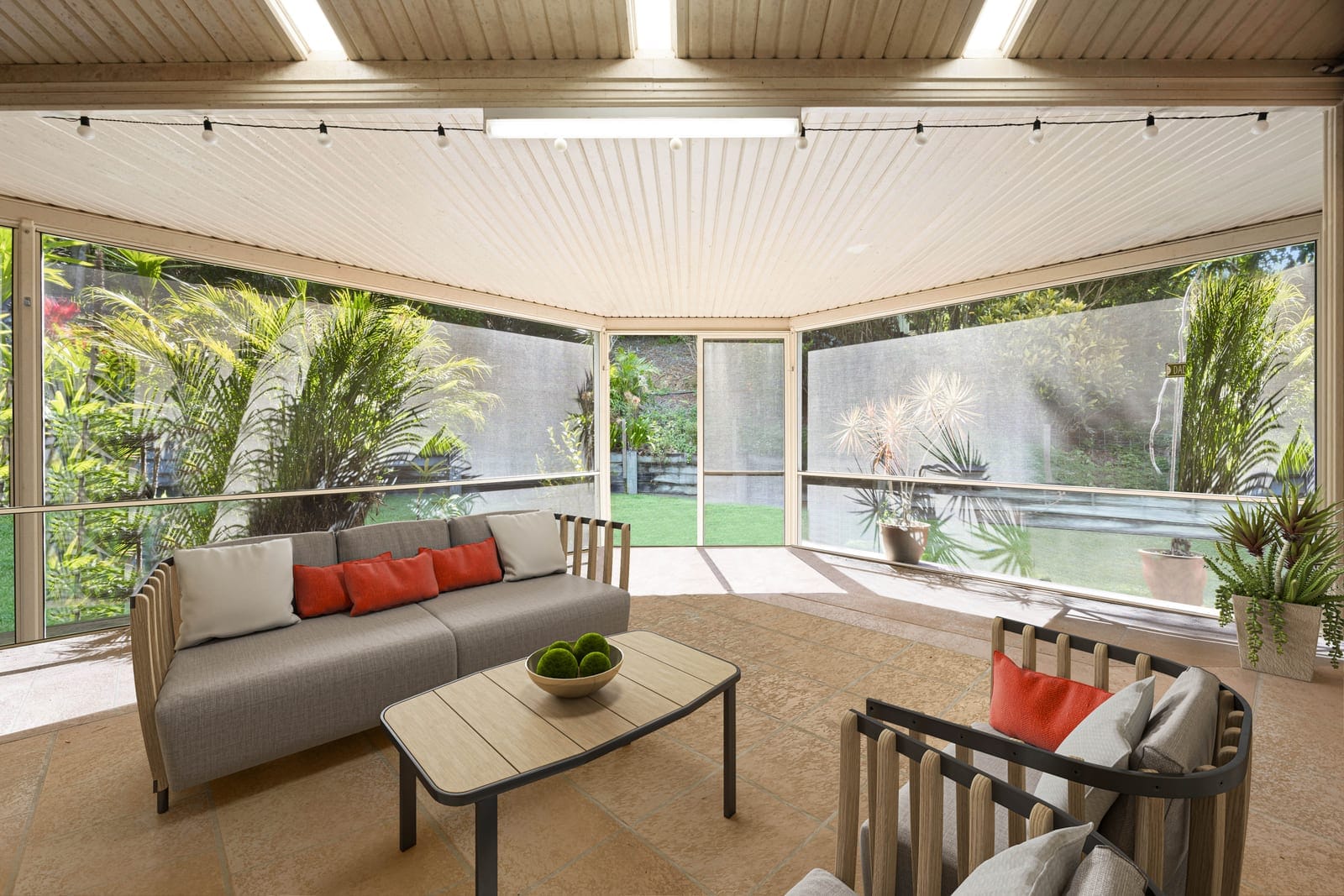 Private Tropical Retreat with Dual Living on 2,344m²