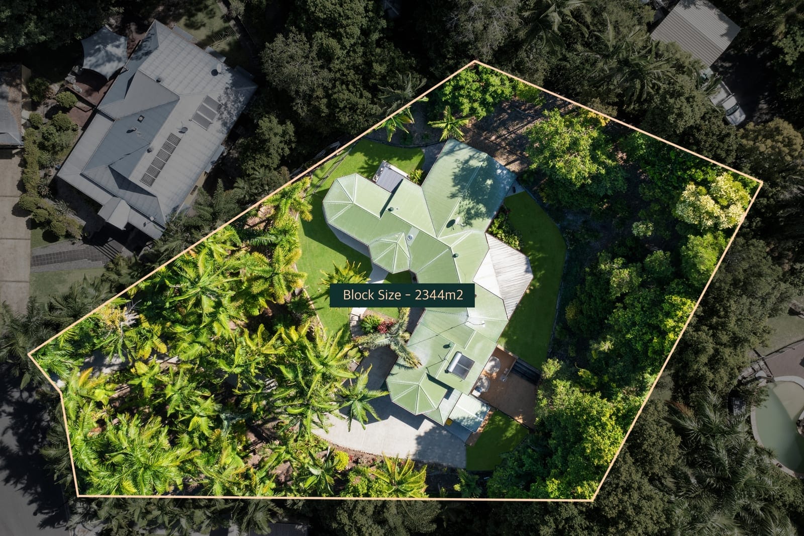 Private Tropical Retreat with Dual Living on 2,344m²