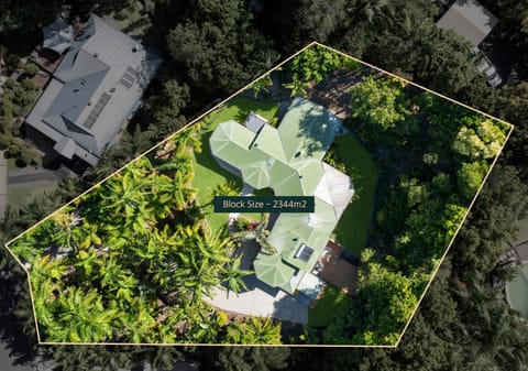 Private Tropical Retreat with Dual Living on 2,344m²