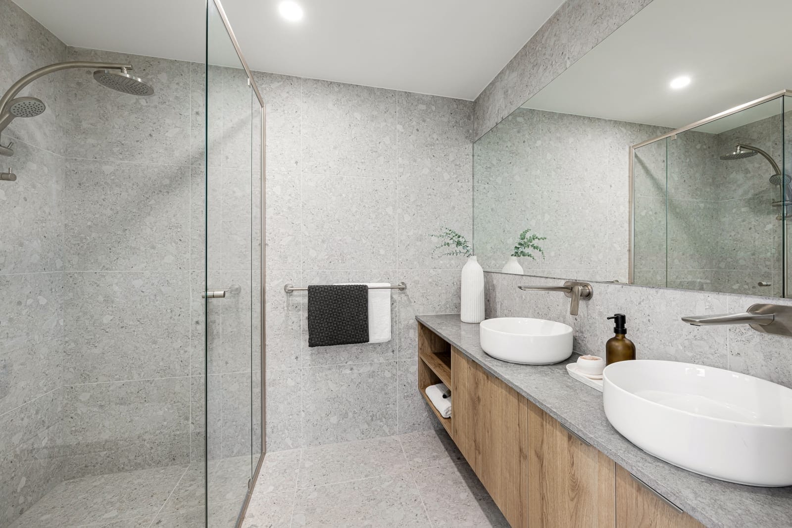 Contemporary & Chic Amongst Rainforest