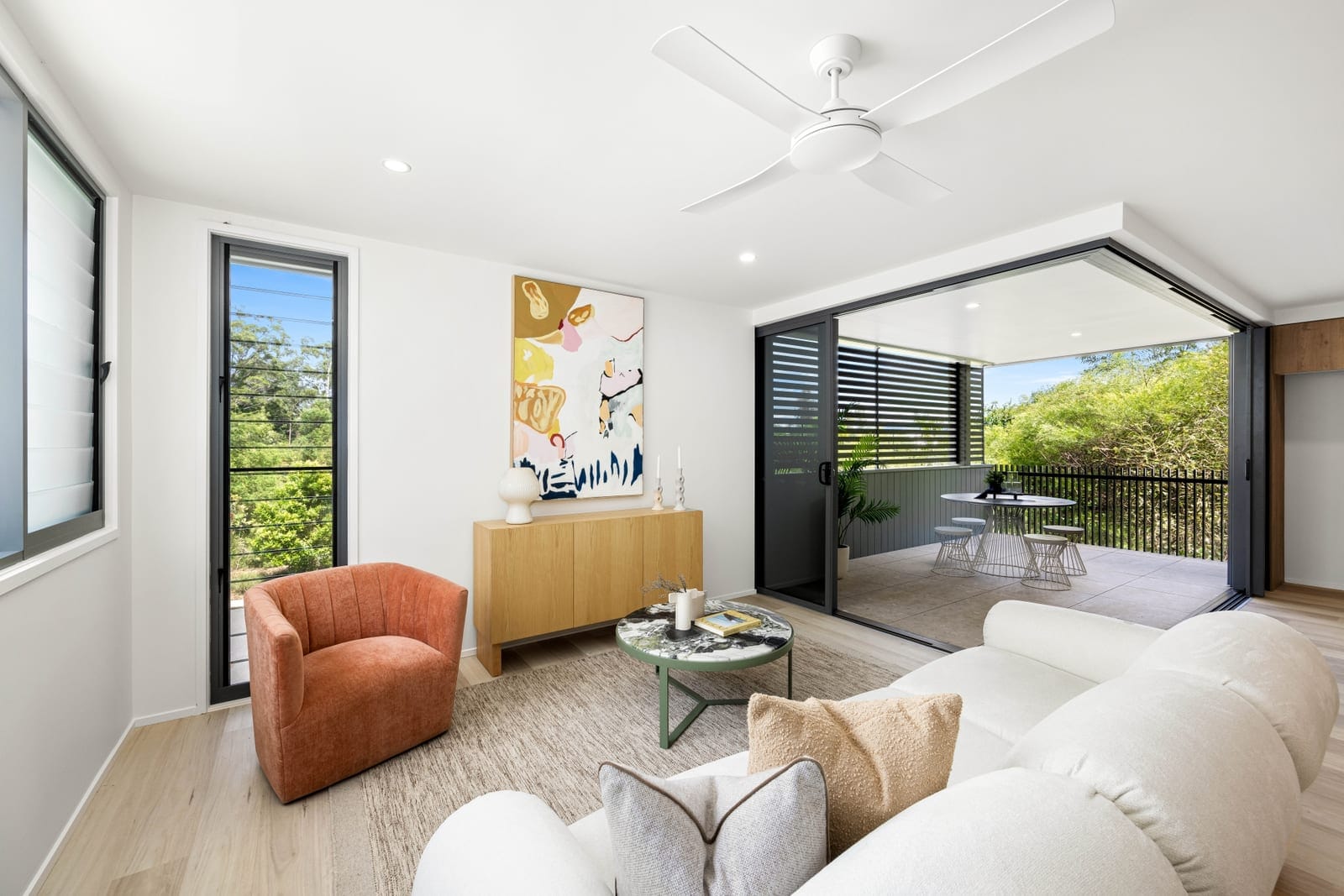 Contemporary & Chic Amongst Rainforest