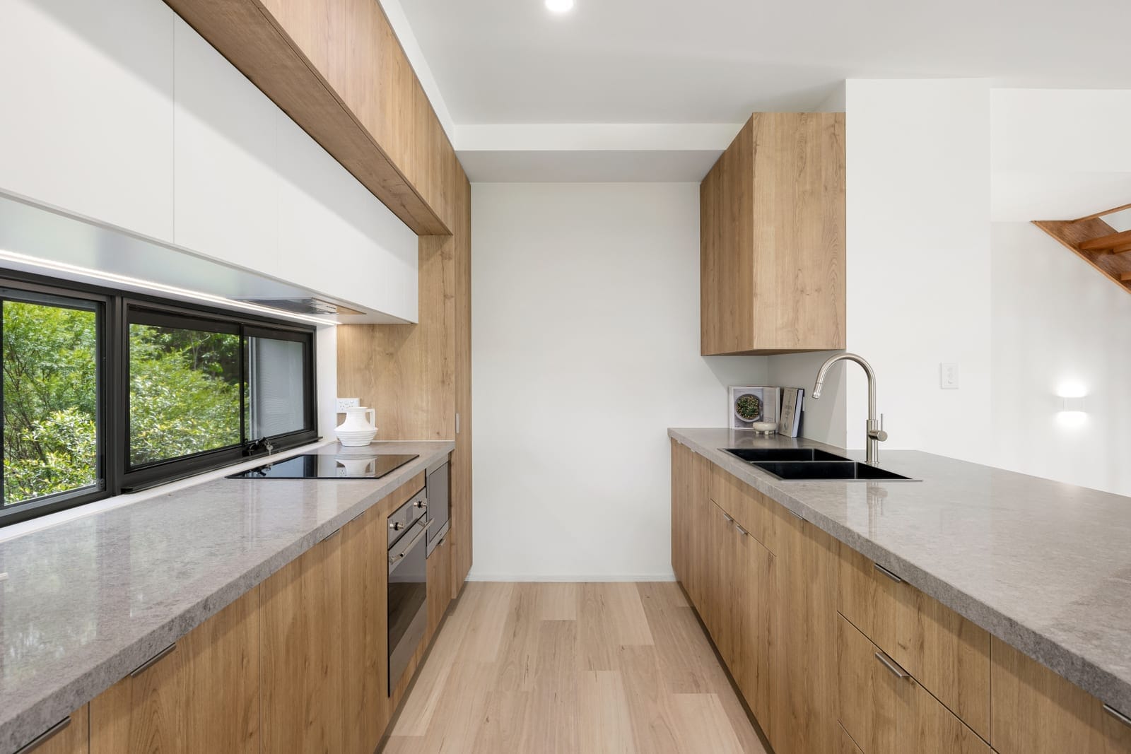 Contemporary & Chic Amongst Rainforest