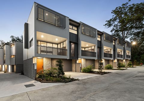 Contemporary & Chic Amongst Rainforest