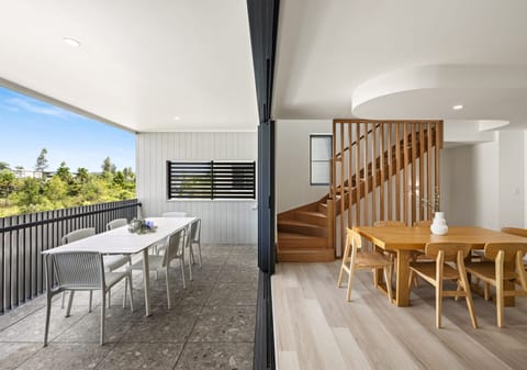 Contemporary & Chic Amongst Rainforest