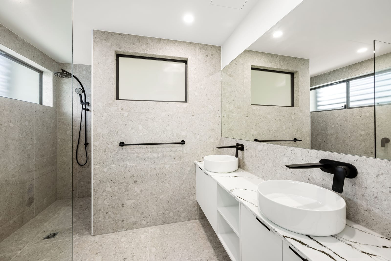 Contemporary & Chic Amongst Rainforest