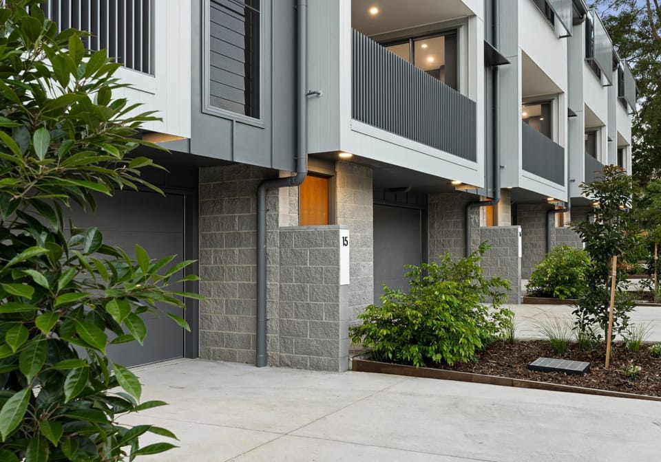 Contemporary & Chic Amongst Rainforest