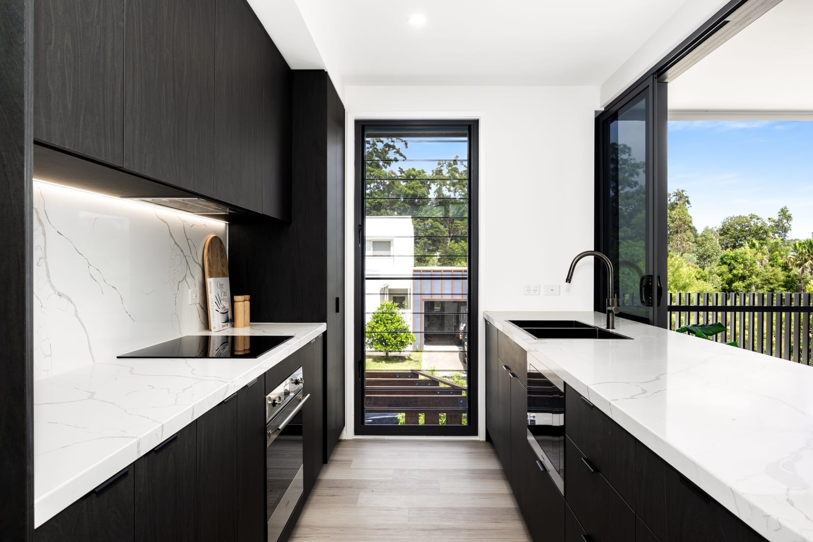 Contemporary & Chic Amongst Rainforest