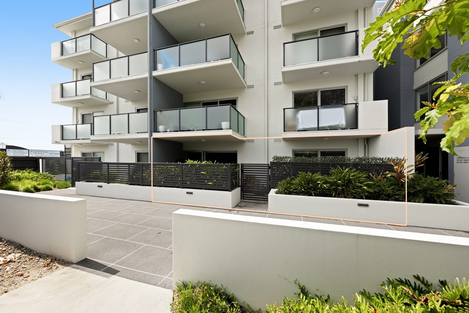 Prime Investment Opportunity: Spacious Ground-Floor Apartment