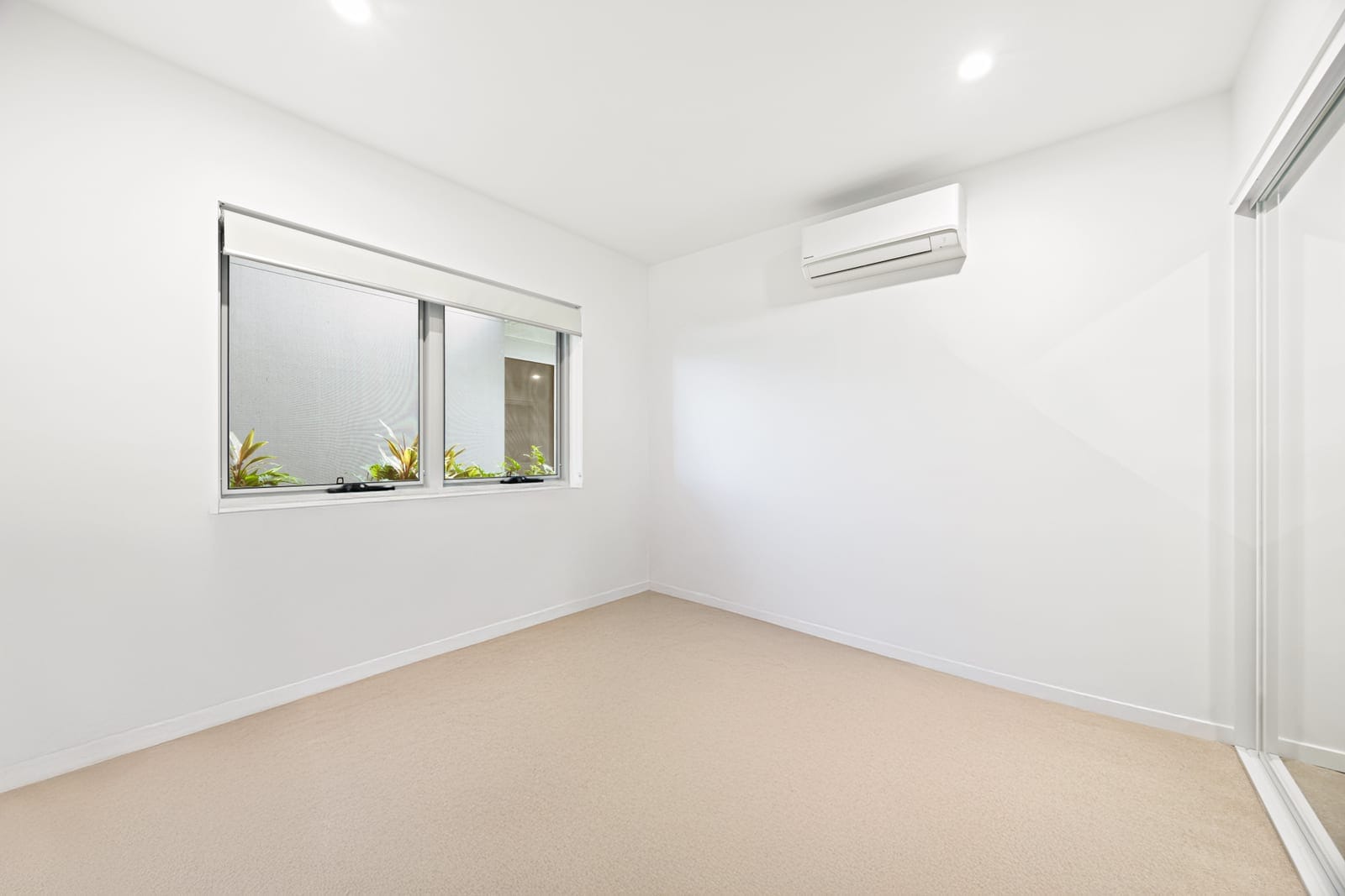 Prime Investment Opportunity: Spacious Ground-Floor Apartment