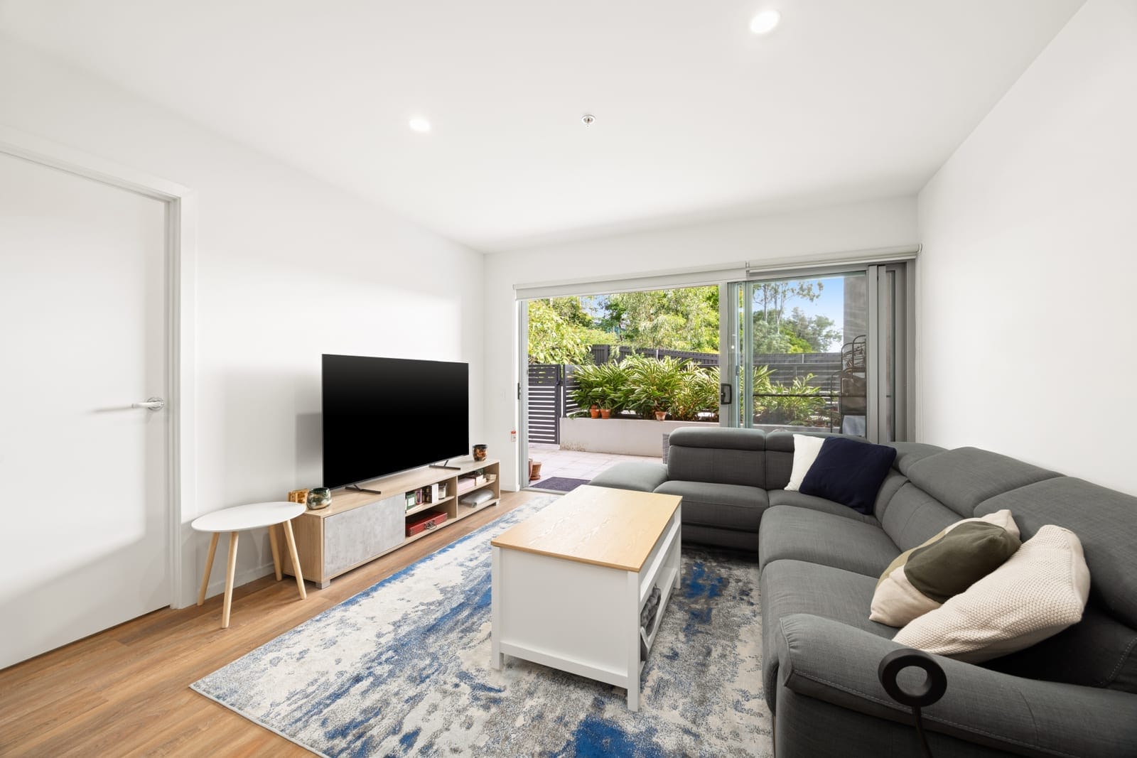 Prime Investment Opportunity: Spacious Ground-Floor Apartment