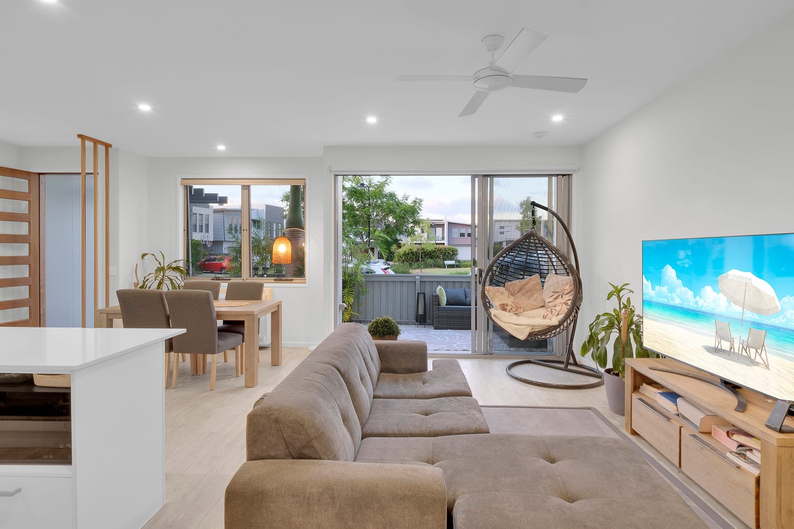 Bright 3-Bedroom Terrace in Sunshine Cove