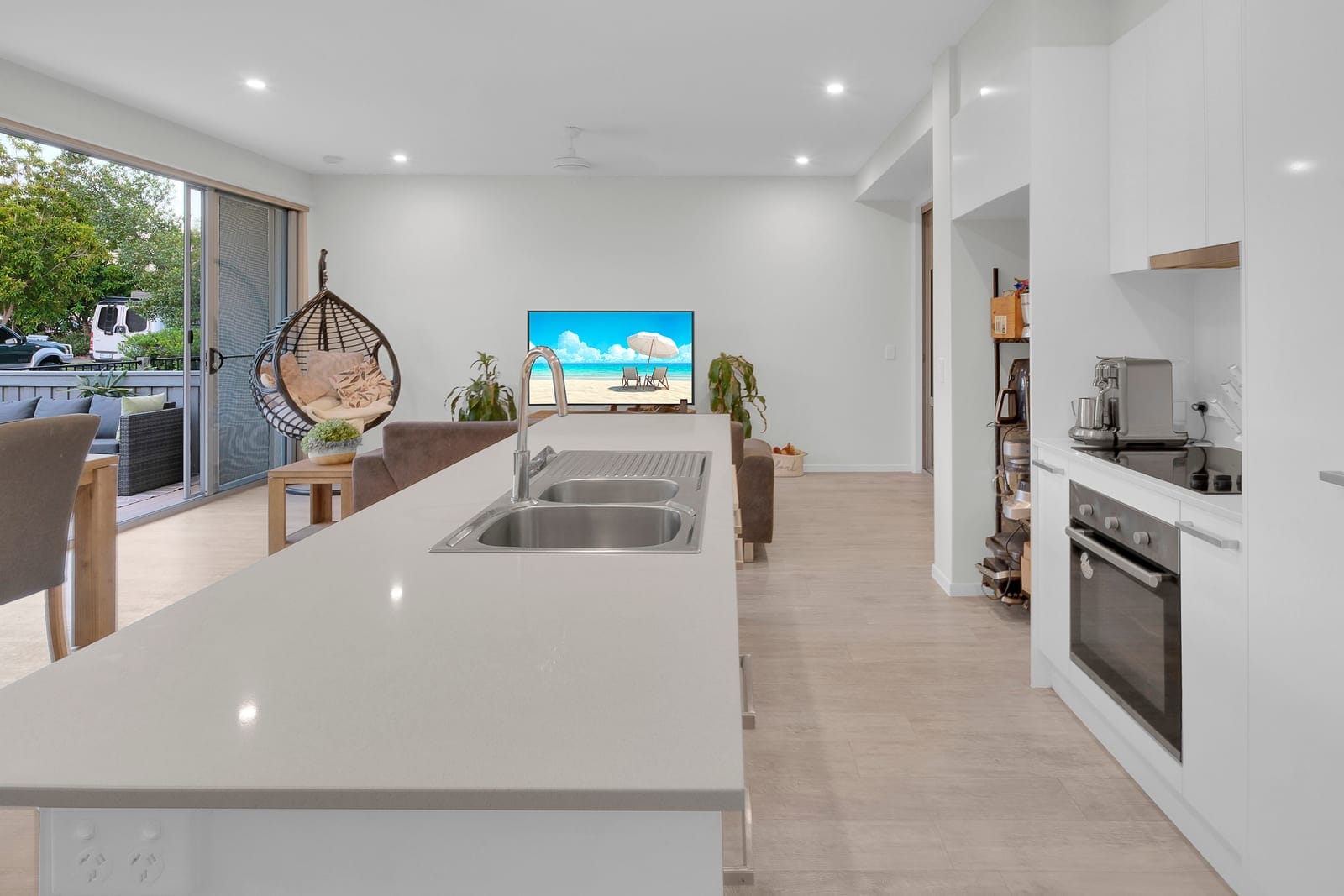 Bright 3-Bedroom Terrace in Sunshine Cove