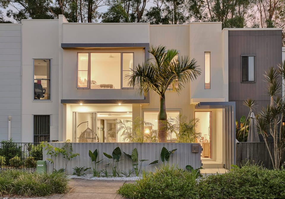 Bright 3-Bedroom Terrace in Sunshine Cove