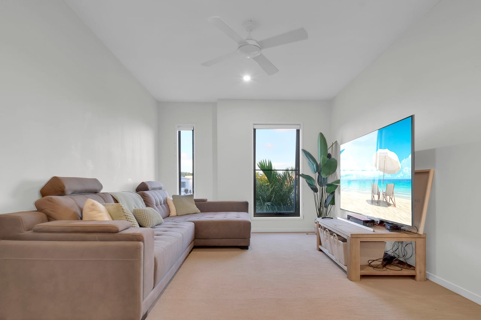 Bright 3-Bedroom Terrace in Sunshine Cove