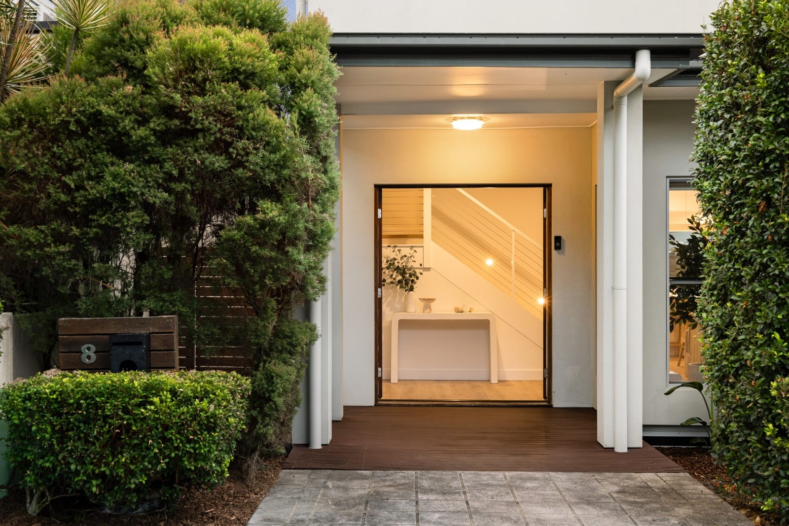 Luxe Sunshine Stunner: Dual Street Access, Dual Living