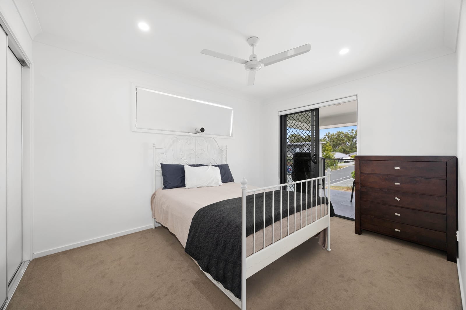 A Tenant-Occupied Gem: Sophisticated Townhouse in Thornlands