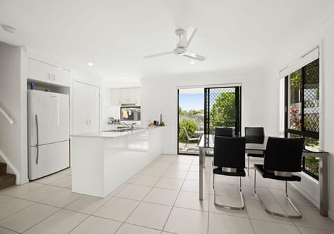 A Tenant-Occupied Gem: Sophisticated Townhouse in Thornlands