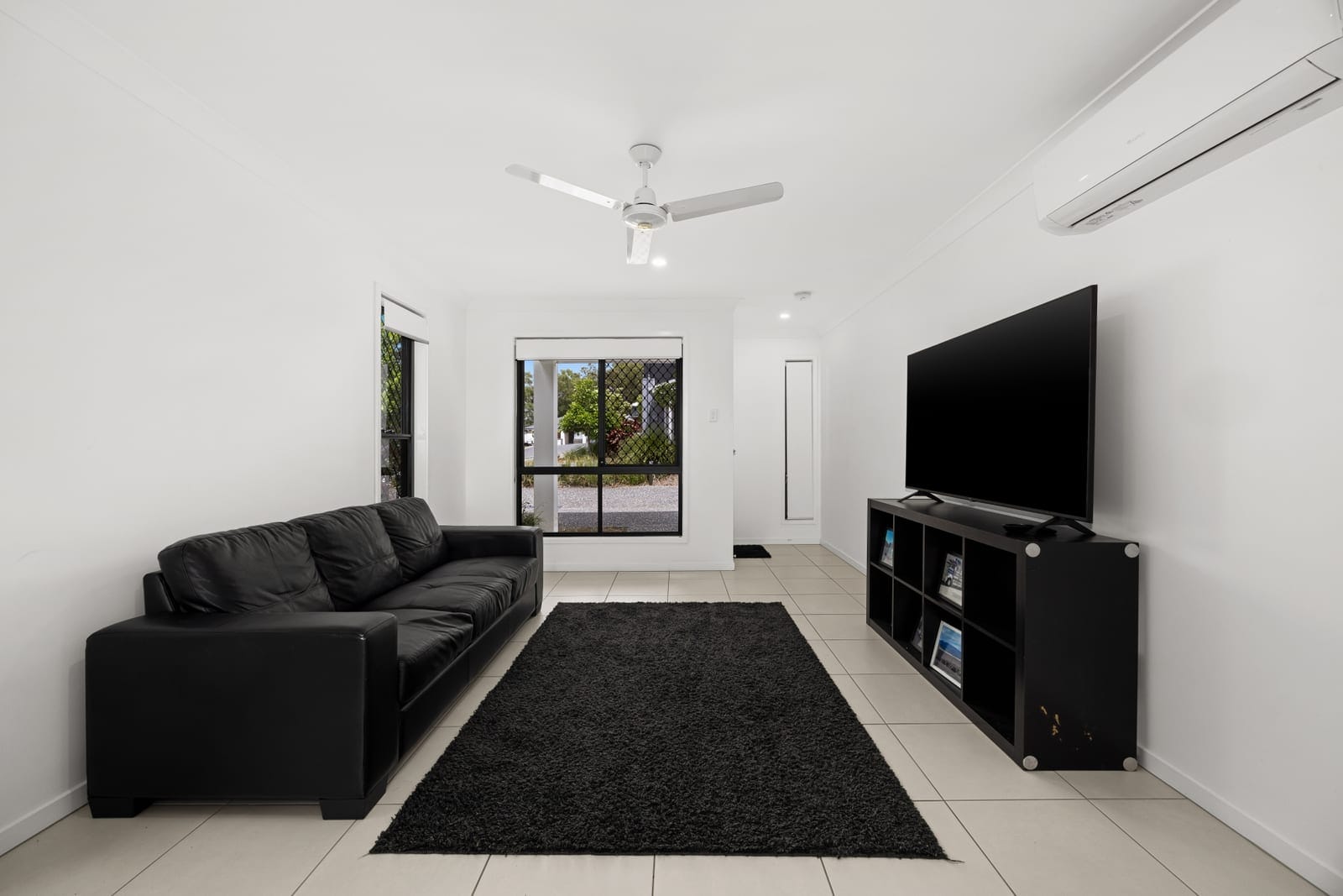 A Tenant-Occupied Gem: Sophisticated Townhouse in Thornlands