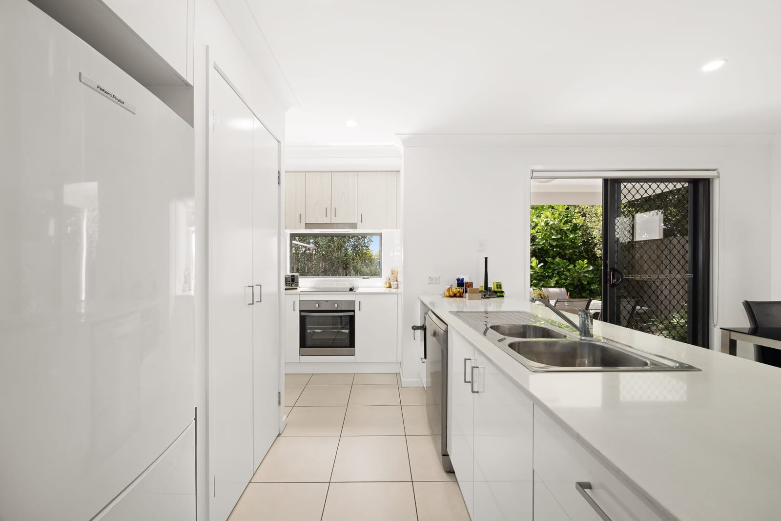A Tenant-Occupied Gem: Sophisticated Townhouse in Thornlands