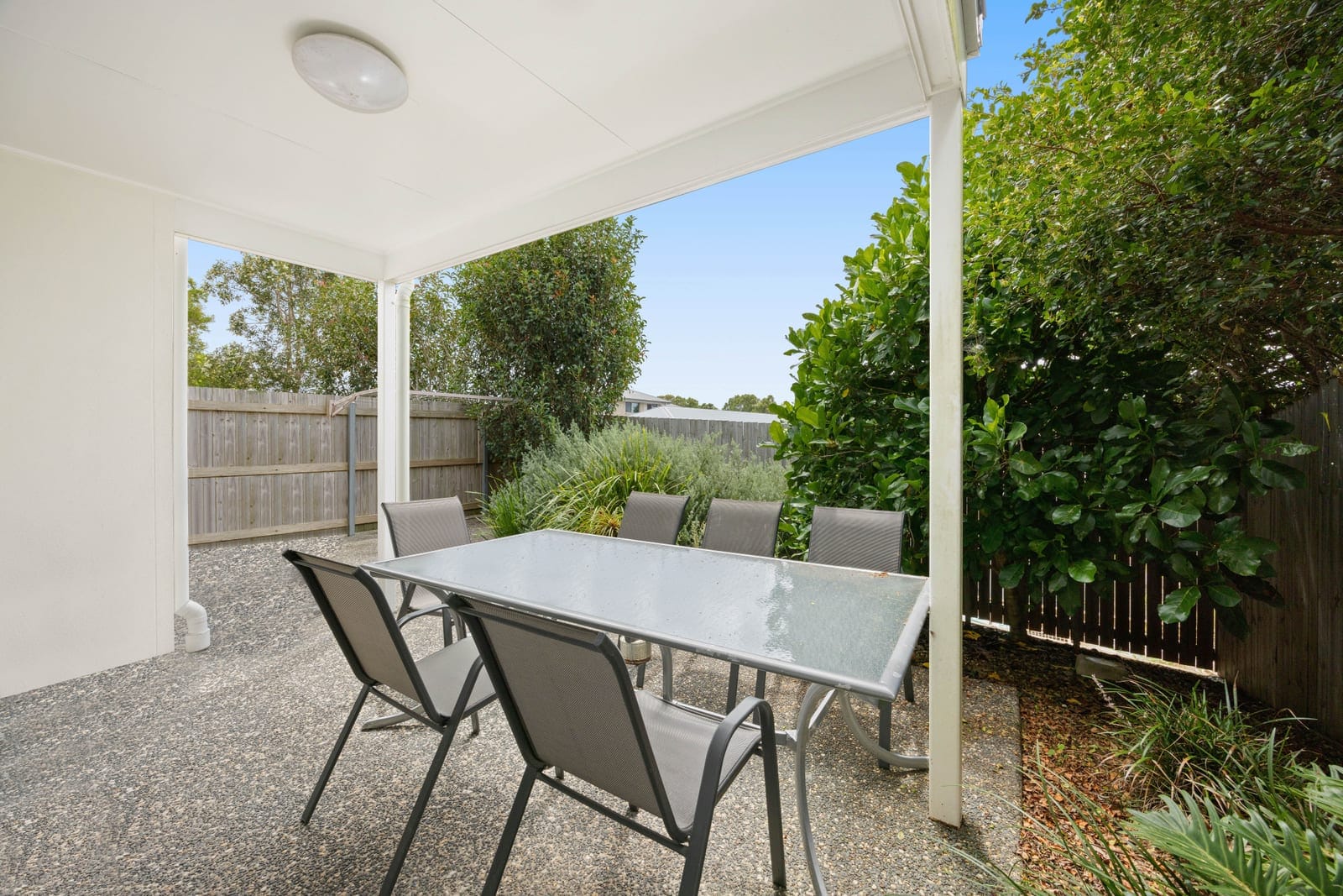 A Tenant-Occupied Gem: Sophisticated Townhouse in Thornlands
