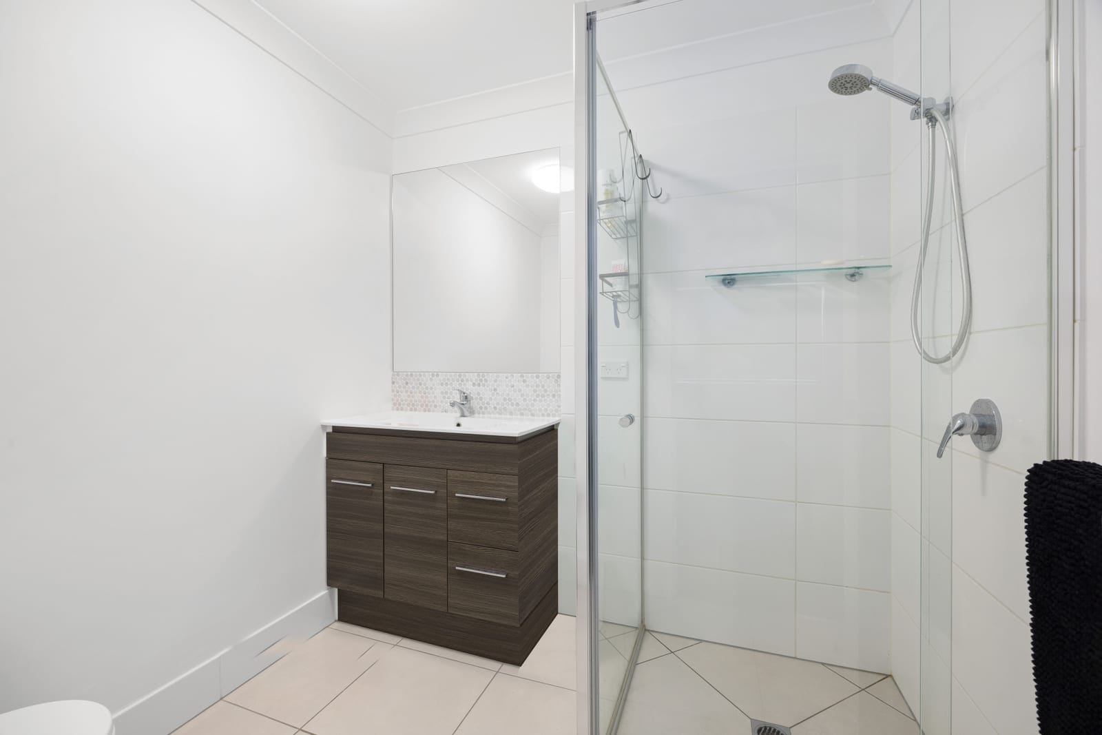 A Tenant-Occupied Gem: Sophisticated Townhouse in Thornlands