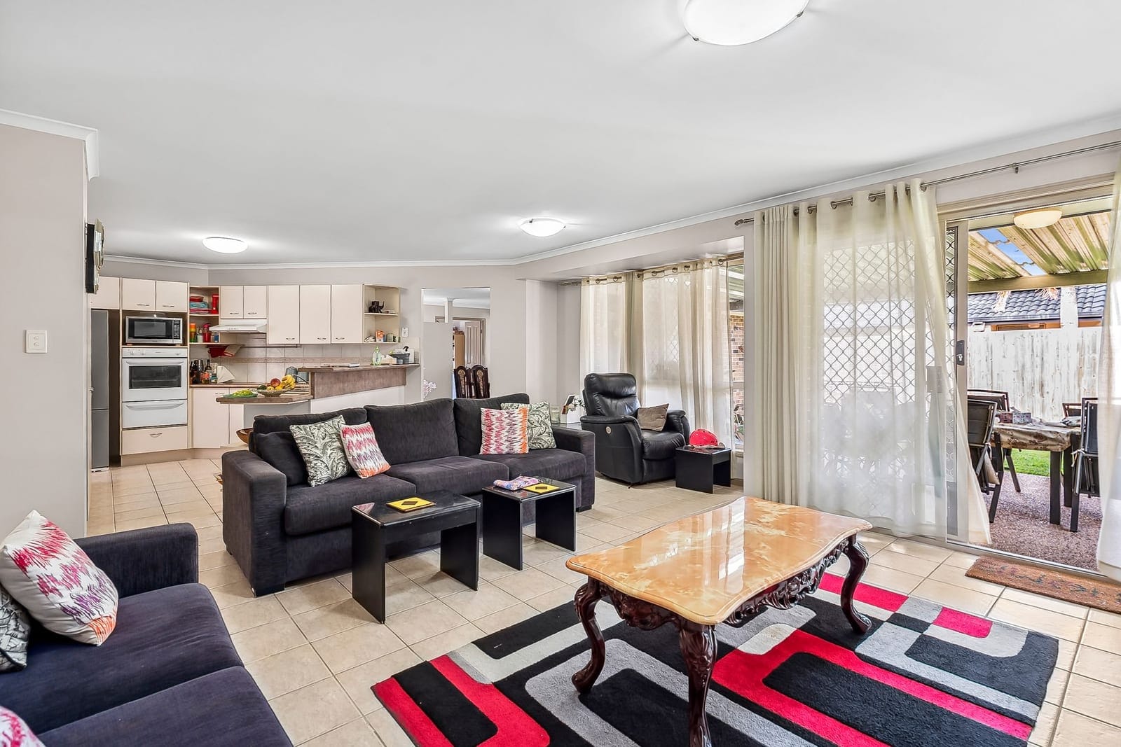 Sunshine Coast Family Living at Its Best – Walk to Everything!