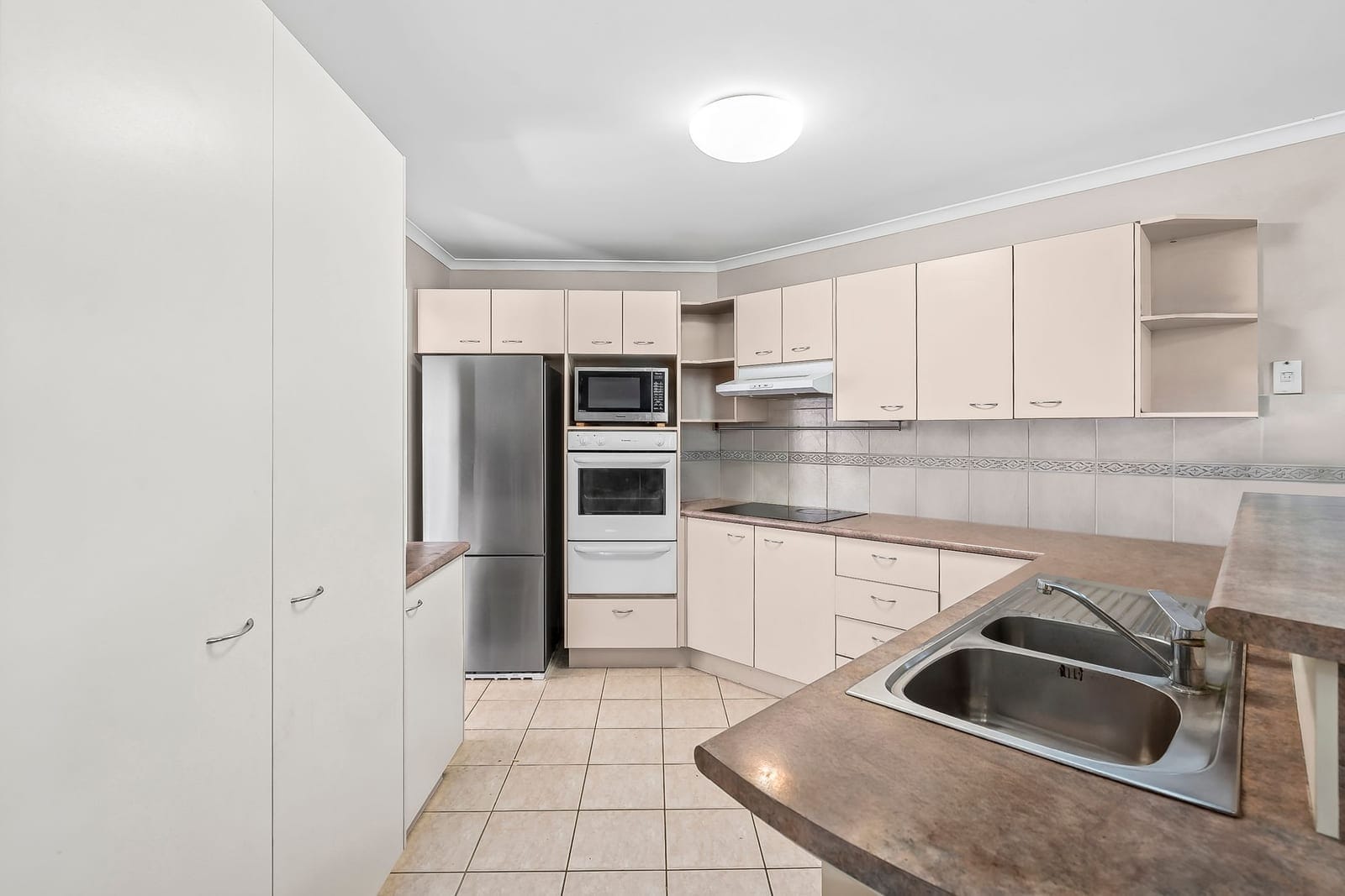 Sunshine Coast Family Living at Its Best – Walk to Everything!