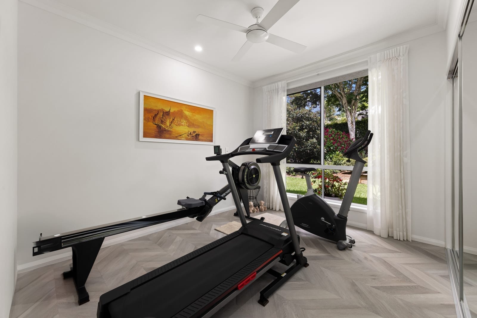 Modern Elegance on Top of Buderim