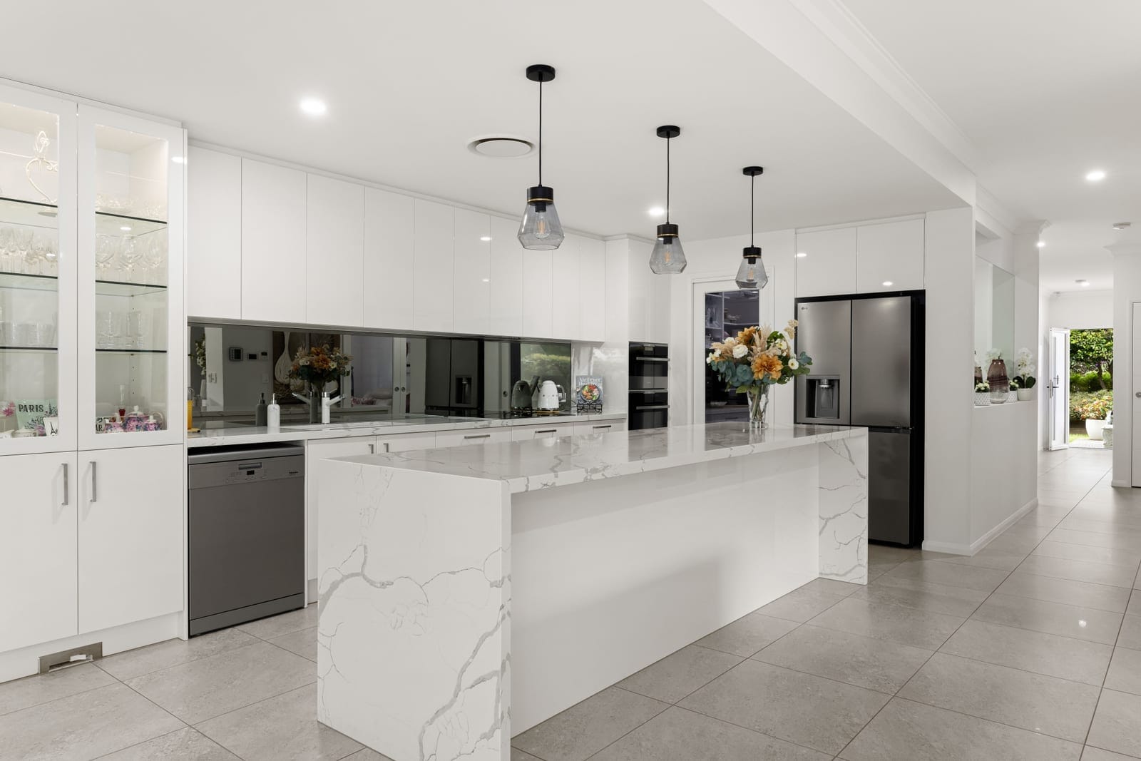 Modern Elegance on Top of Buderim