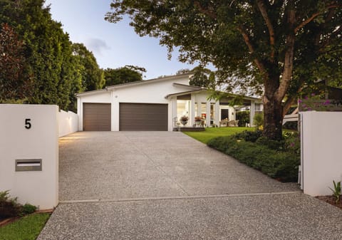 Modern Elegance on Top of Buderim