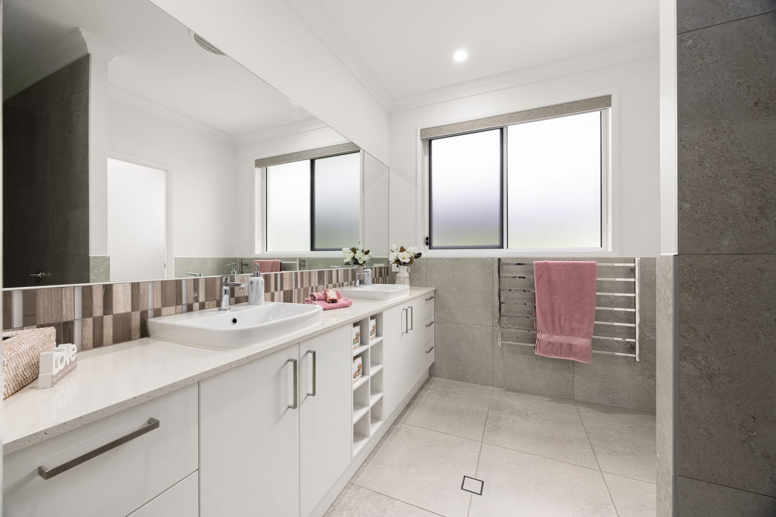 Modern Elegance on Top of Buderim