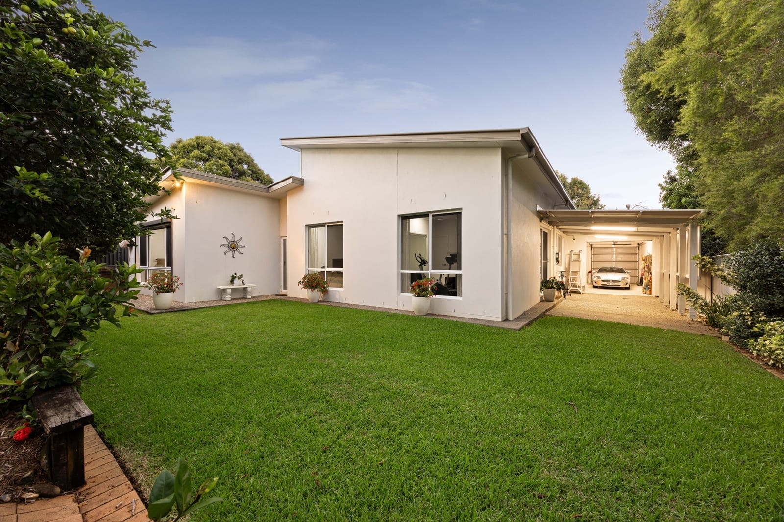 Modern Elegance on Top of Buderim
