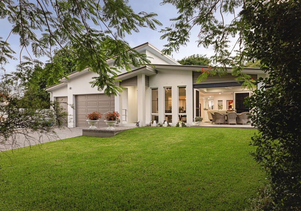 Modern Elegance on Top of Buderim