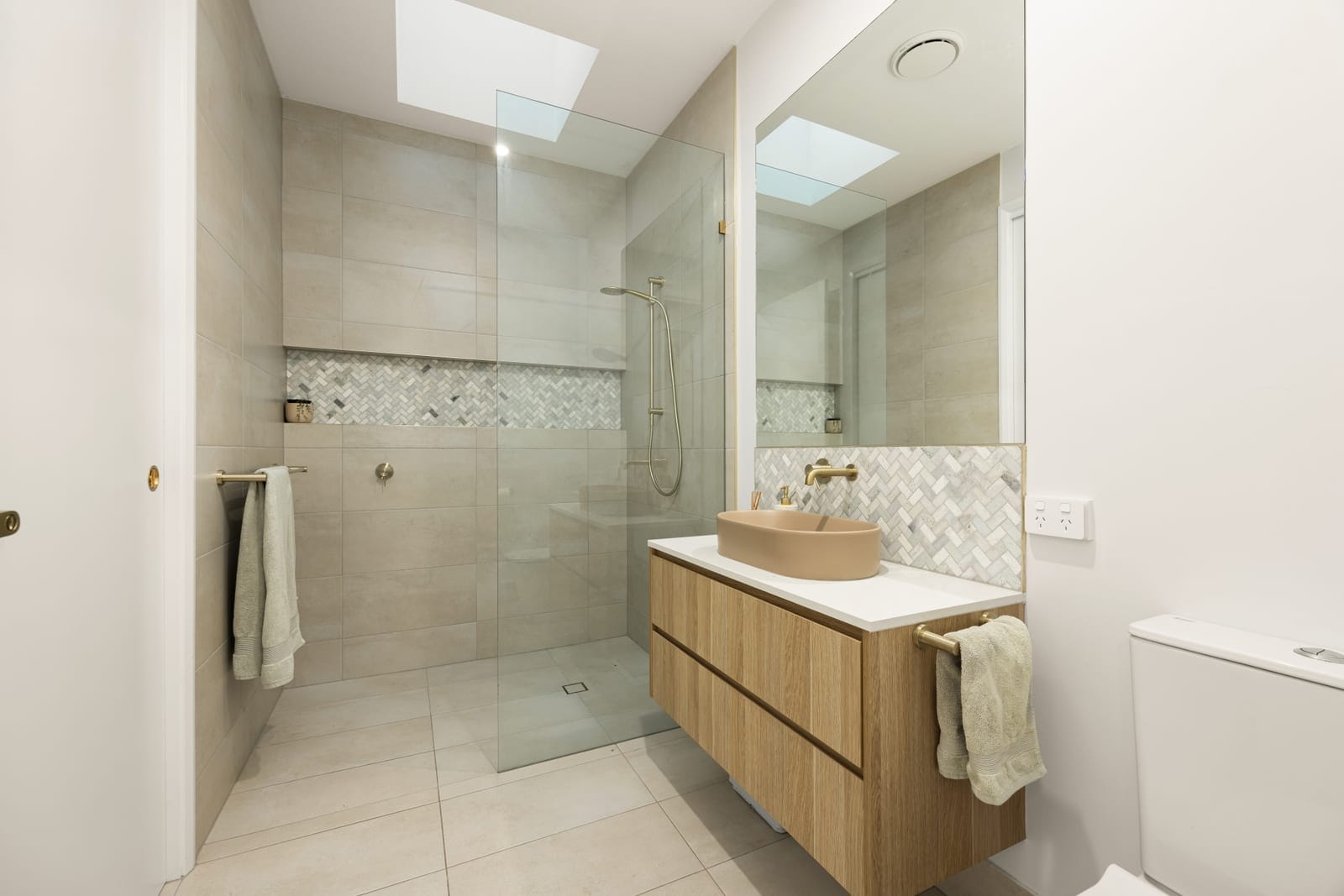 North Facing Luxury Living, Dual Access