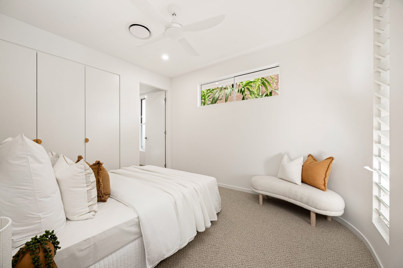 Elegant, Designer Living in GOLDEN Location