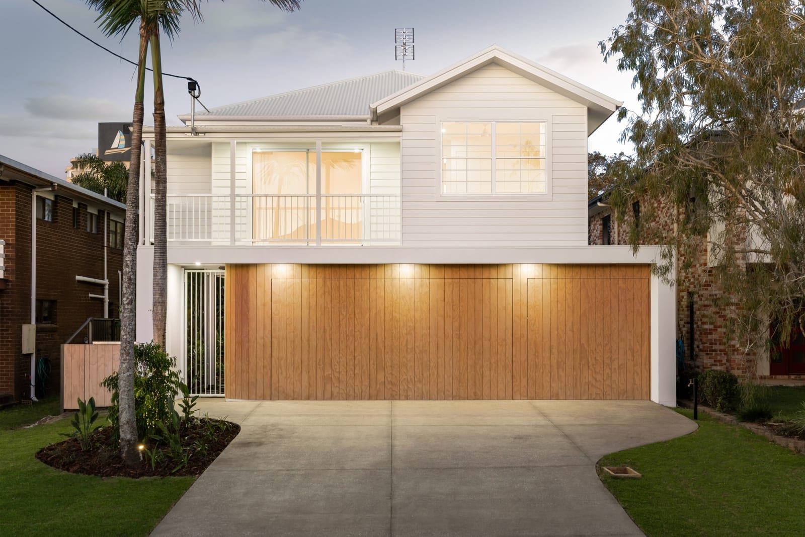 Elegant, Designer Living in GOLDEN Location